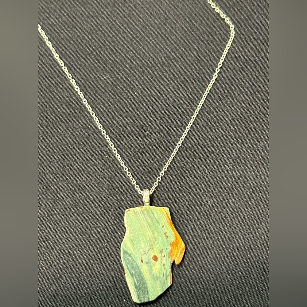 Silver and Green Stone Pendant Necklace
